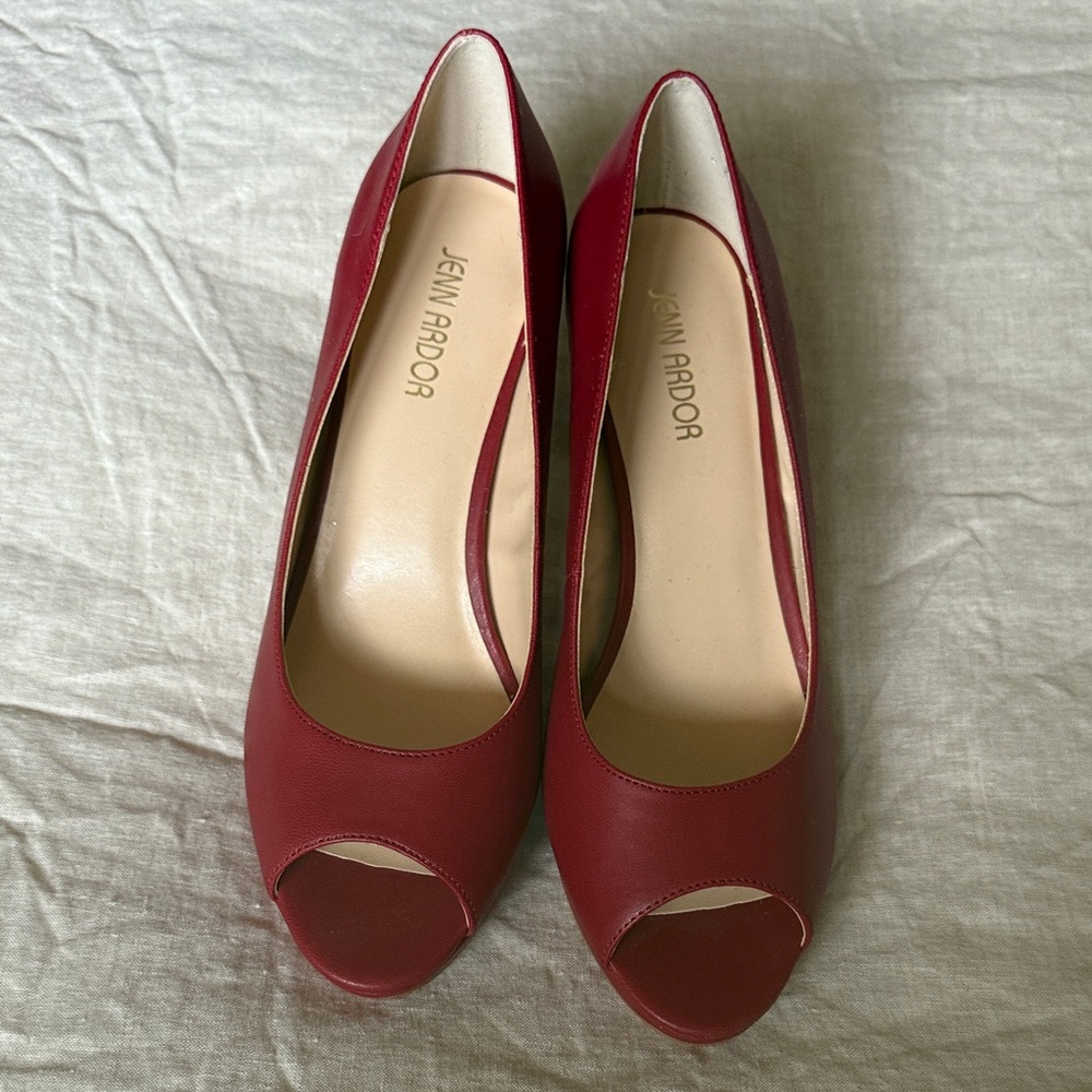 Jenn Ardor Women's Burgundy Peep Toe Heels